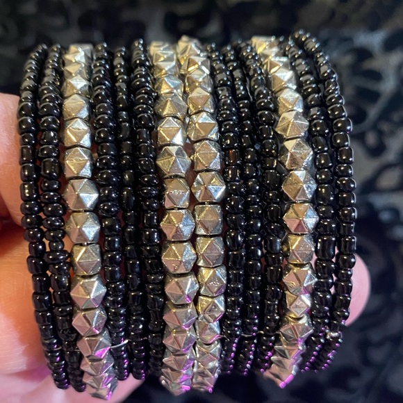Beaded cuff bracelet, best for wrists under 7”, 2”wide, 2 1/2” across see pics - Picture 6 of 6